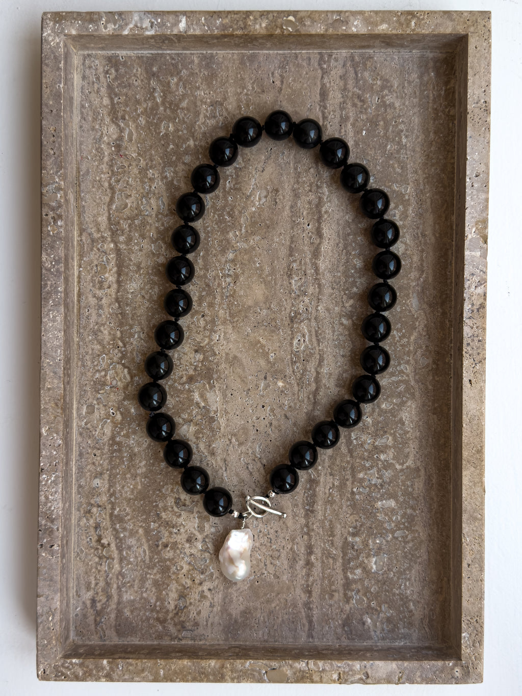 Maggie black onyx and freshwater pearl sterling silver necklace – SAKRI