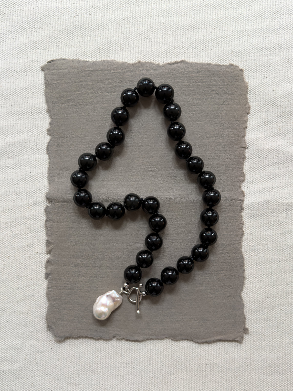 Maggie Necklace – Black Onyx & Freshwater Pearl