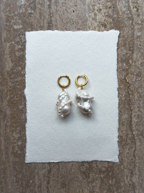 Bianca baroque freshwater pearl hoop earrings – SAKRI