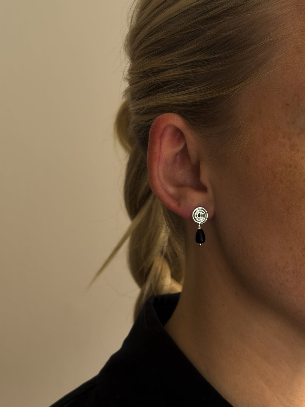 Wish Earrings - Small Onyx