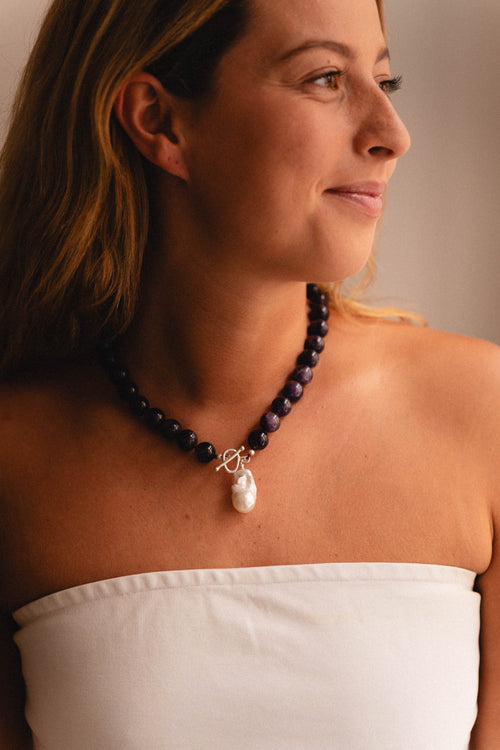 Lily Necklace – Amethyst & Freshwater Pearl